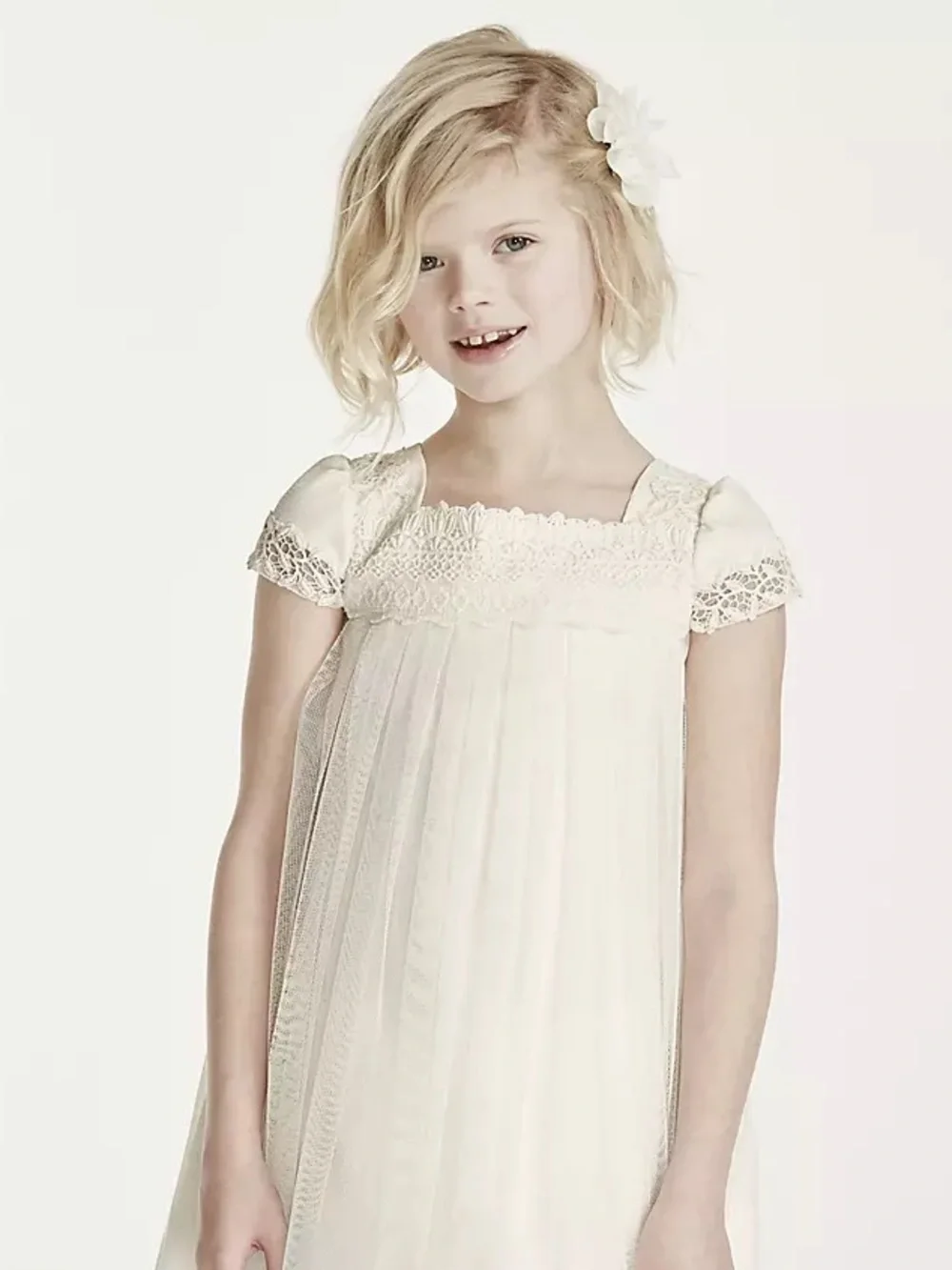 David’s Bridal || Short Sleeved Empire Tulle Sheath Flower Girl Dress - Picture 7 of 8